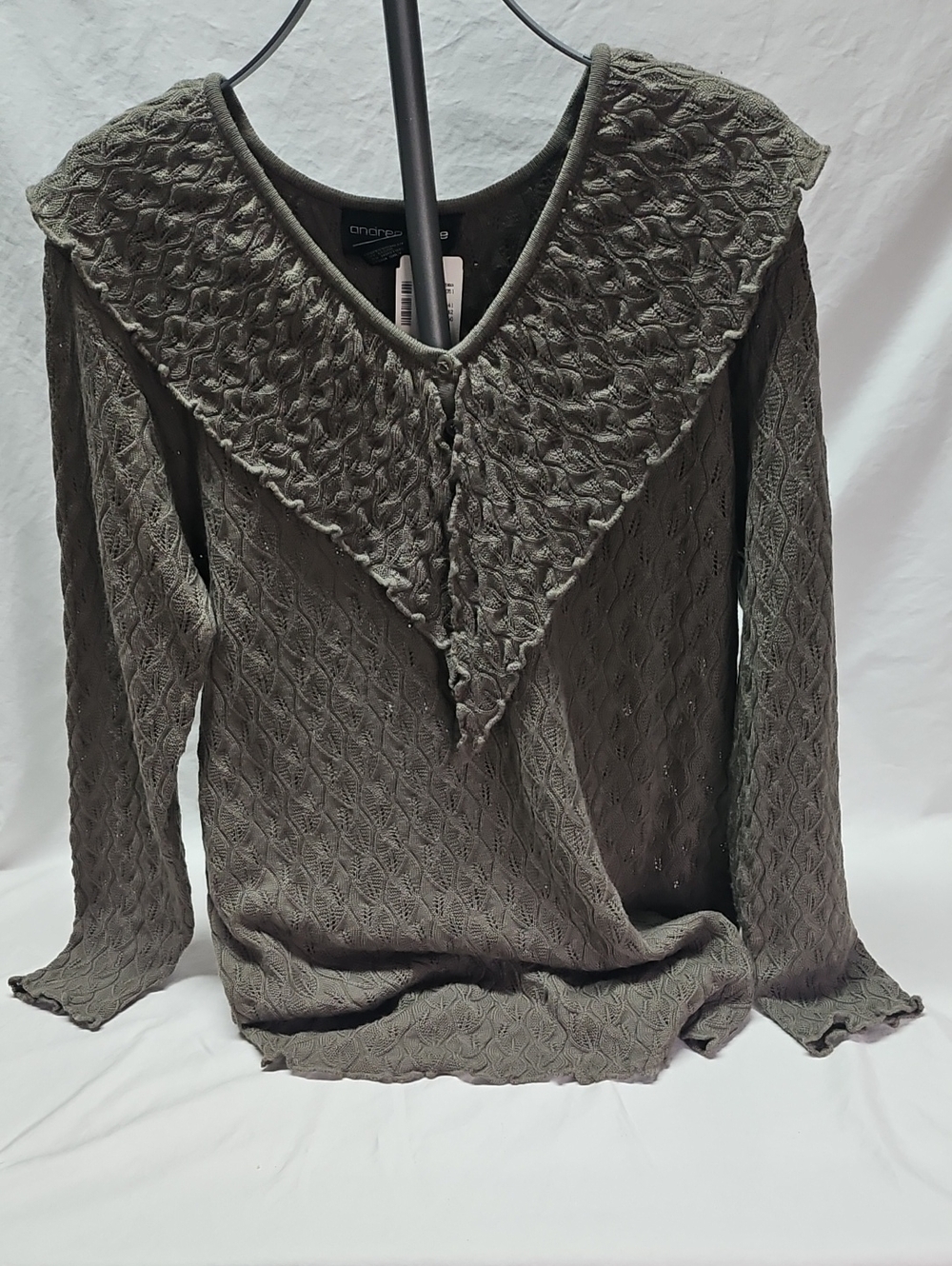 NWT Andrea Jovine Grey Textured V-Neck Sweater with Decorative Collar